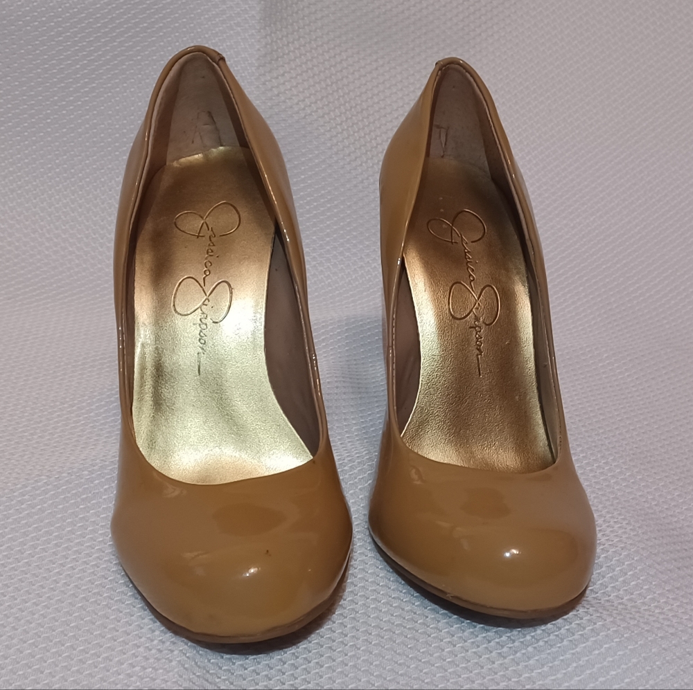 Jessica Simpson  nude heels size 5